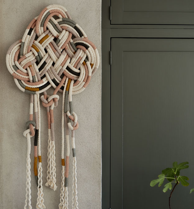 farbiger Makramee Wandbehang