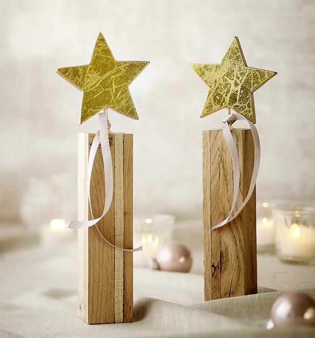 Holzsterne in Gold