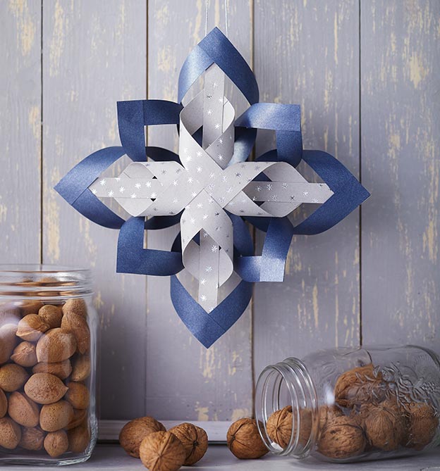 Skandinavischer Flechtstern in blau und grau