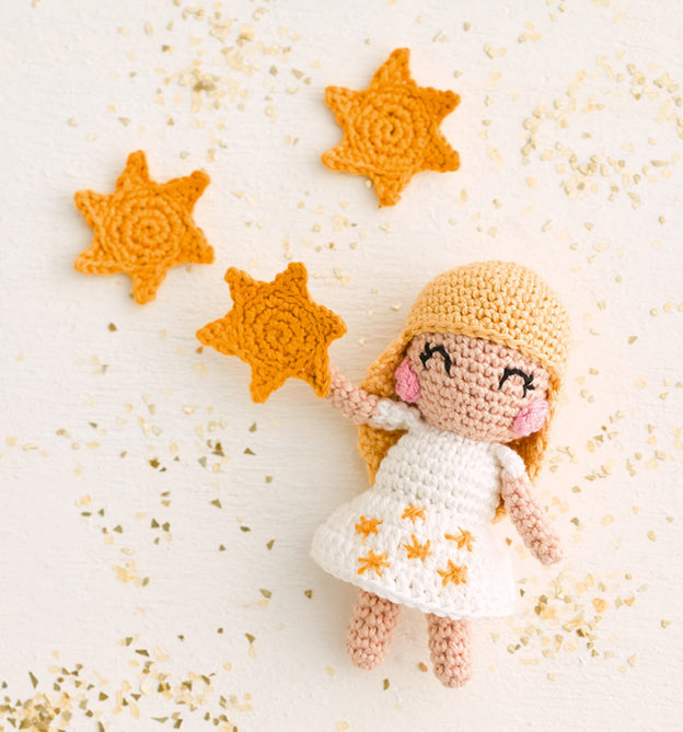 Häkelmini Mädchen mit Sternen