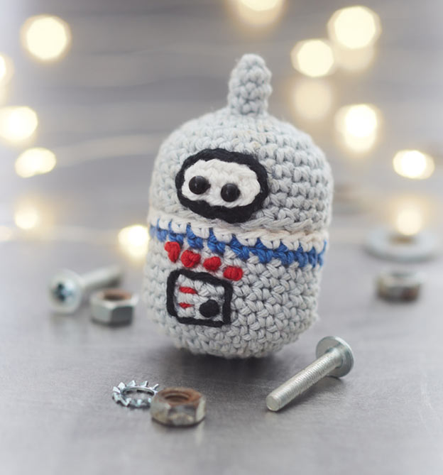 Space Mitbringsel aus Ueberraschungsei haekeln