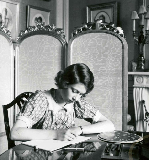 Elisabeth als Kind beim Unterricht