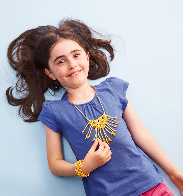 Halskette Modell für Makramee mit Kindern