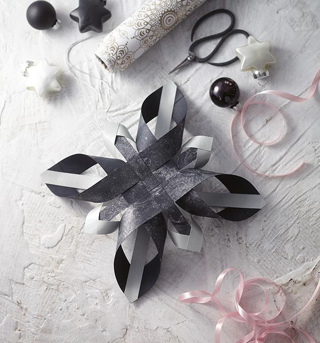 Skandinavischer Flechtstern in schwarz und grau