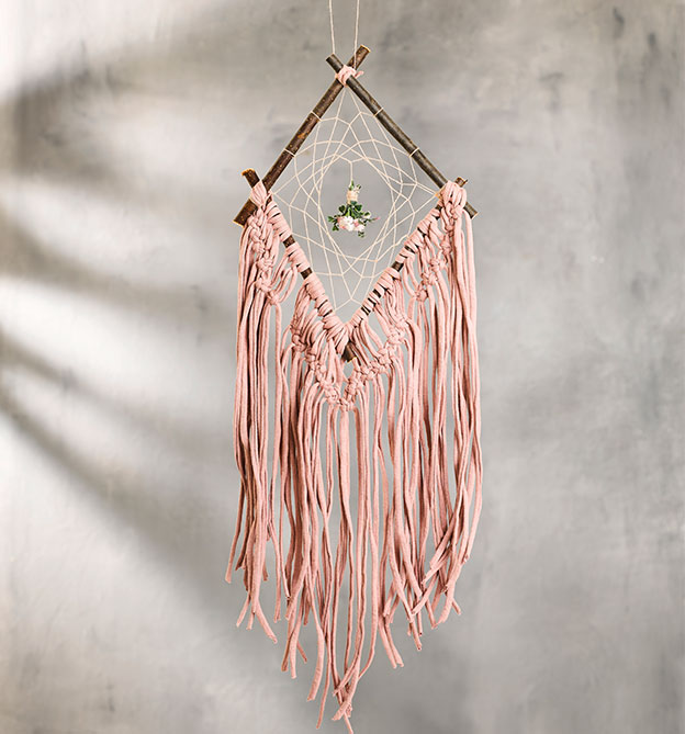 Romantischer Makramee Traumfänger in Rosa
