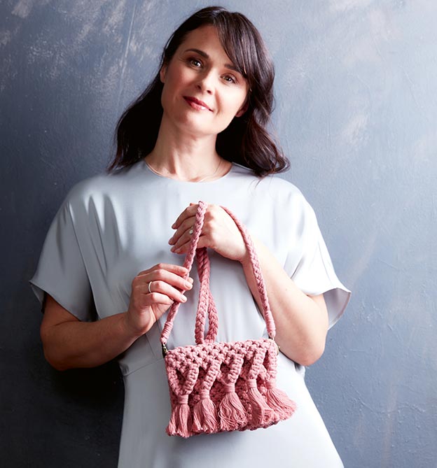 Pinkte Handtasche aus Makramee selber knüpfen