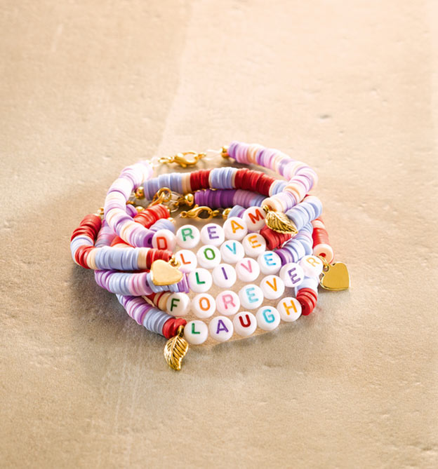 Fuenf Armbaender aus Katsuki Perlen